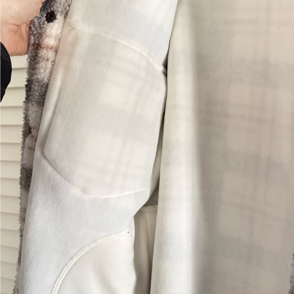 Abercrombie & Fitch Gray and Cream Teddy Jacket - Picture 5 of 5